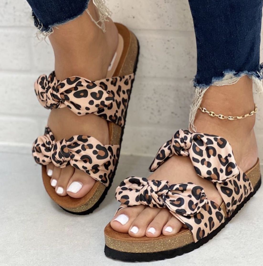 Gbaura Handmade Leopard Bowed Up Sandals